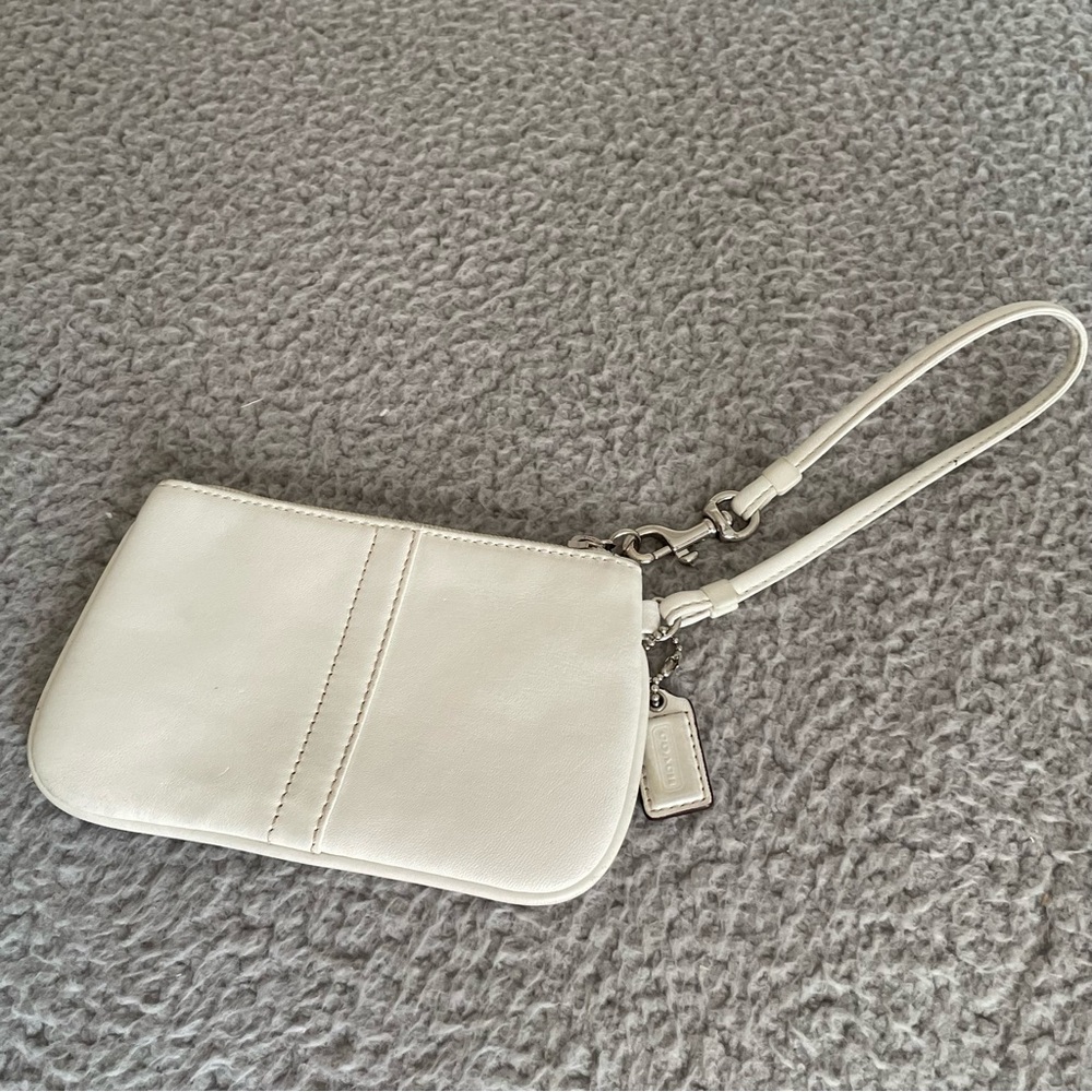 COACH Wristlet size 6''x4''‎ White  Leather with strap zip Logo blue lining